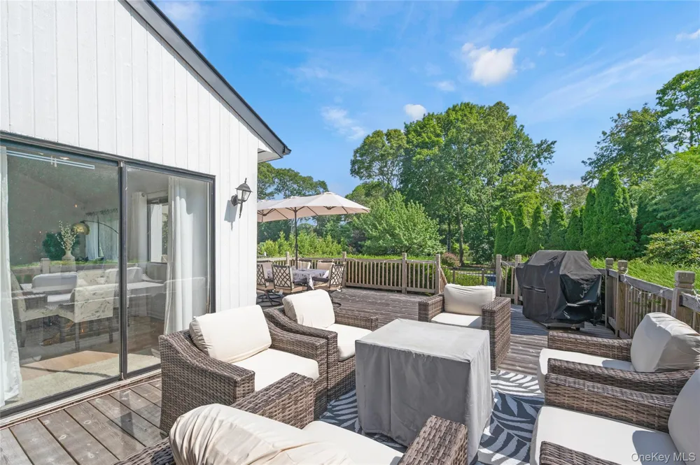 8 School Street Hampton Bays, NY 11946