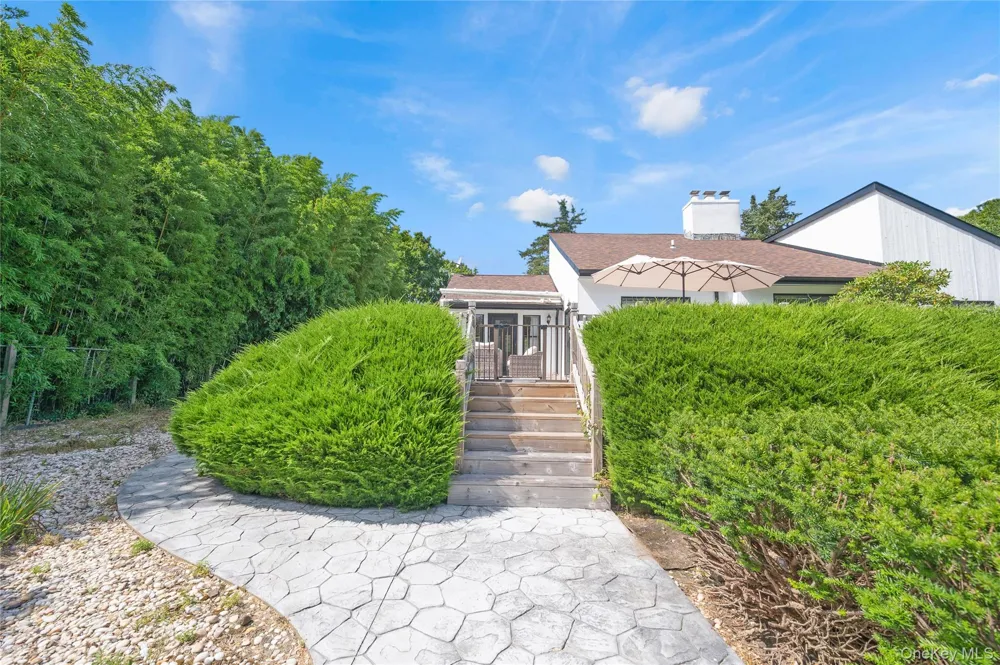 8 School Street Hampton Bays, NY 11946