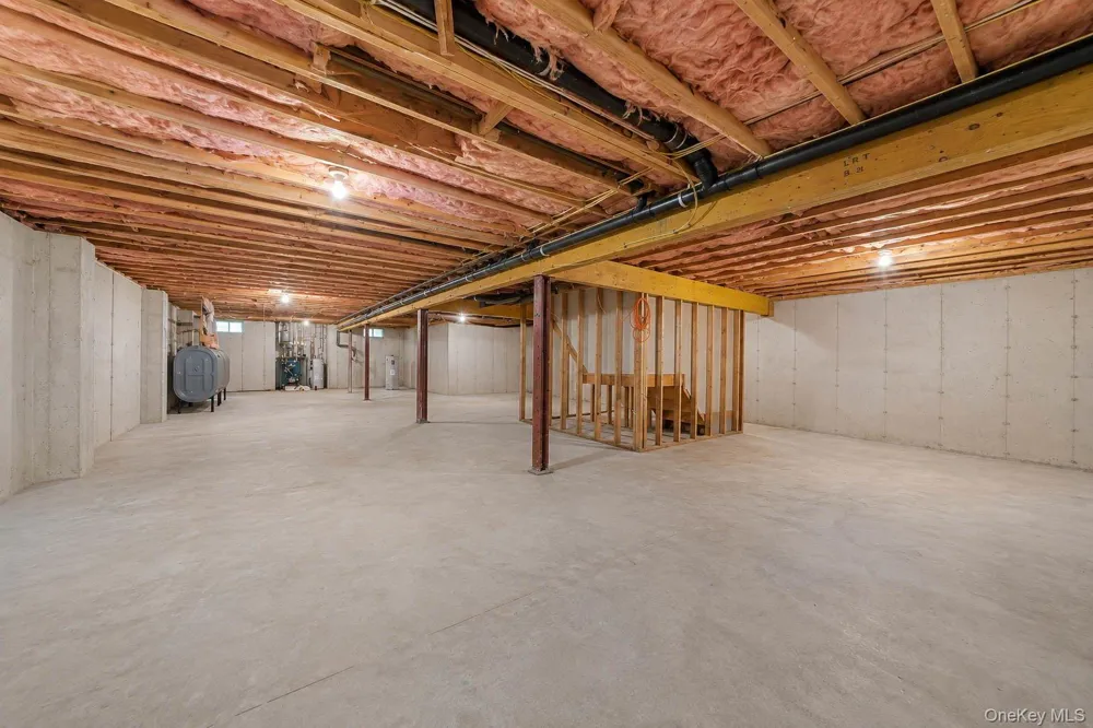 642 County Route 12 New Hampton, NY 10958