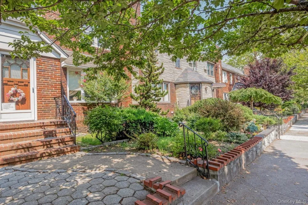 65-30 78th Street Middle Village, NY 11379