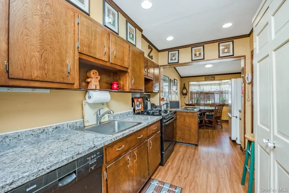 65-30 78th Street Middle Village, NY 11379