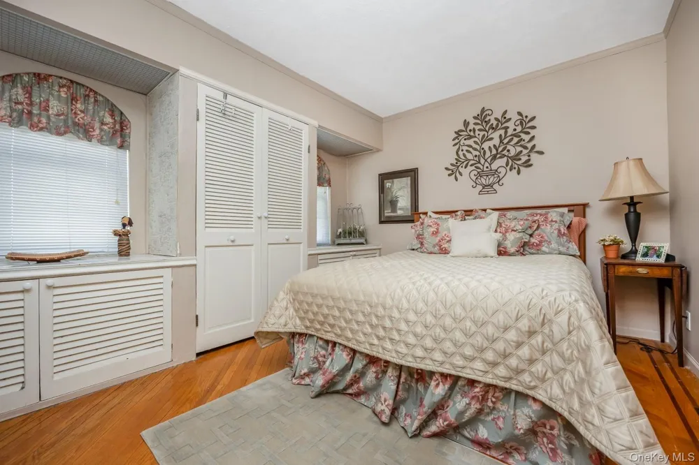 65-30 78th Street Middle Village, NY 11379