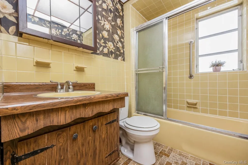 65-30 78th Street Middle Village, NY 11379