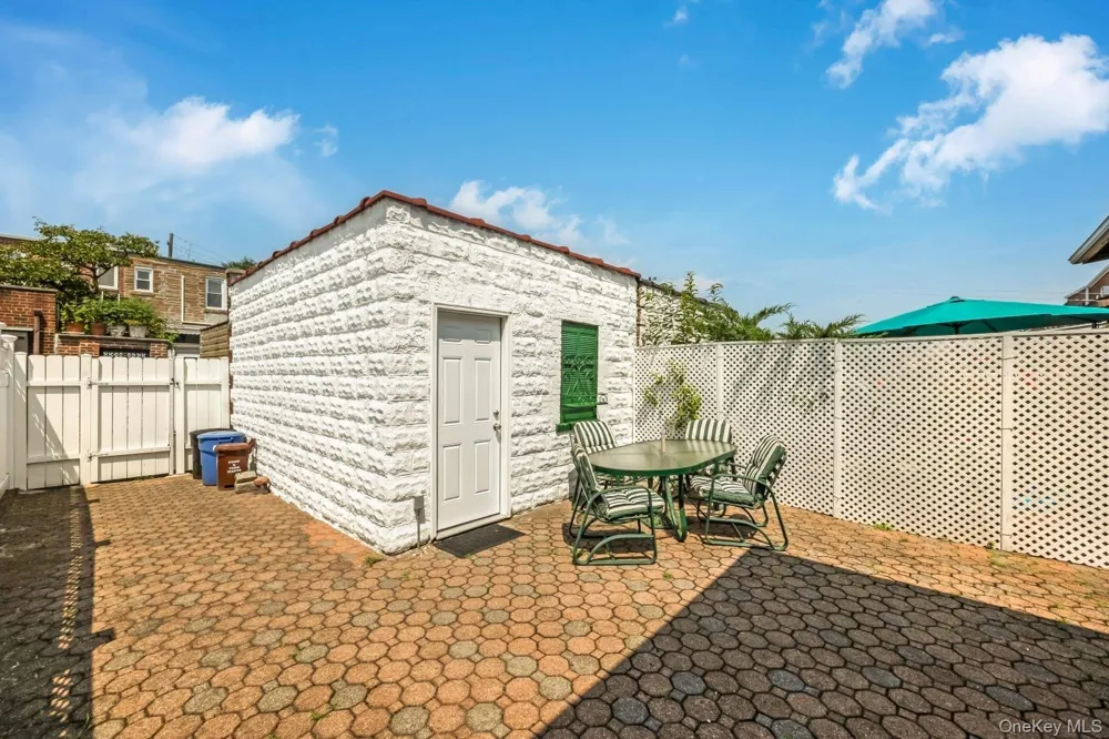 65-30 78th Street Middle Village, NY 11379