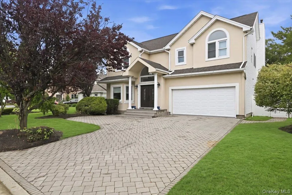 7 Laurel Lane Old Westbury, NY 11568