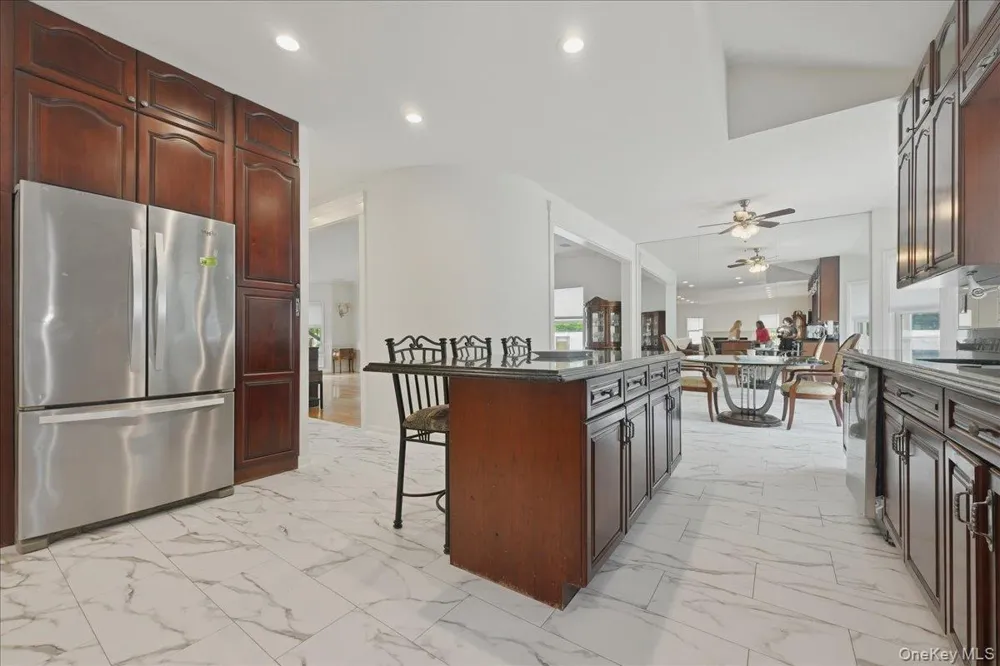 7 Laurel Lane Old Westbury, NY 11568