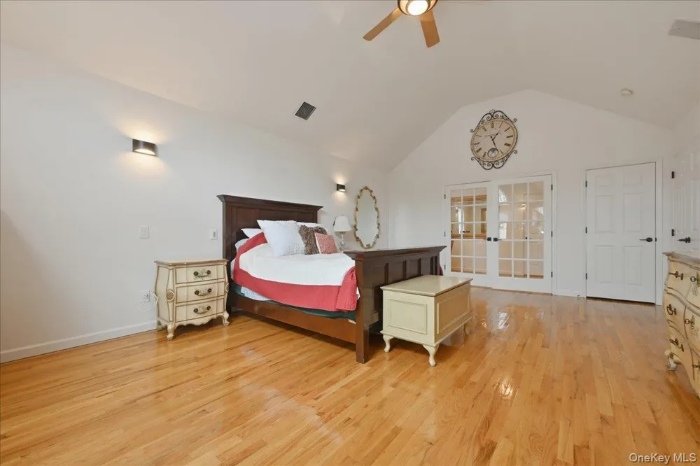 7 Laurel Lane Old Westbury, NY 11568