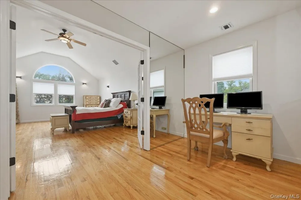7 Laurel Lane Old Westbury, NY 11568