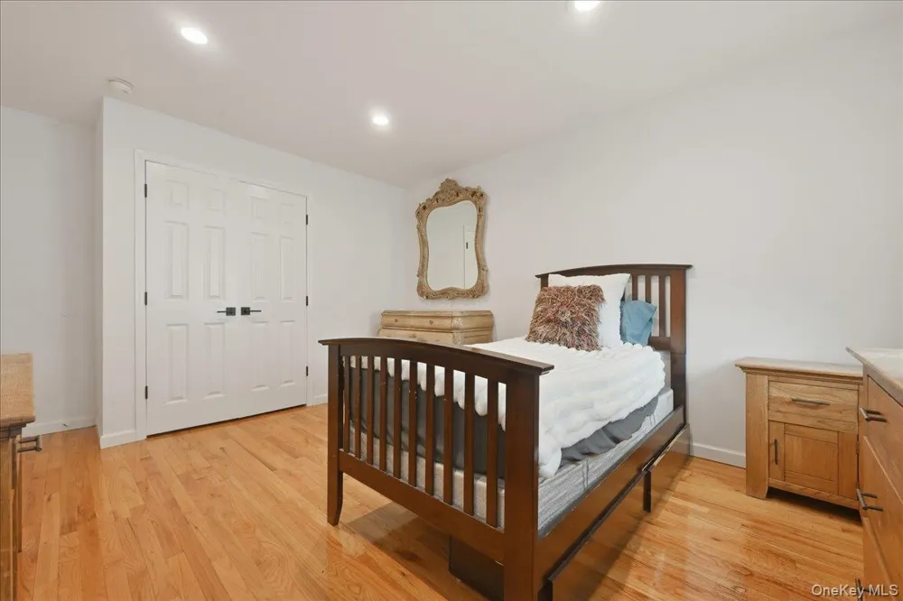 7 Laurel Lane Old Westbury, NY 11568