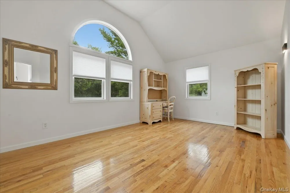 7 Laurel Lane Old Westbury, NY 11568