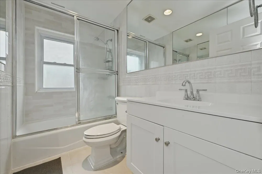 7 Laurel Lane Old Westbury, NY 11568