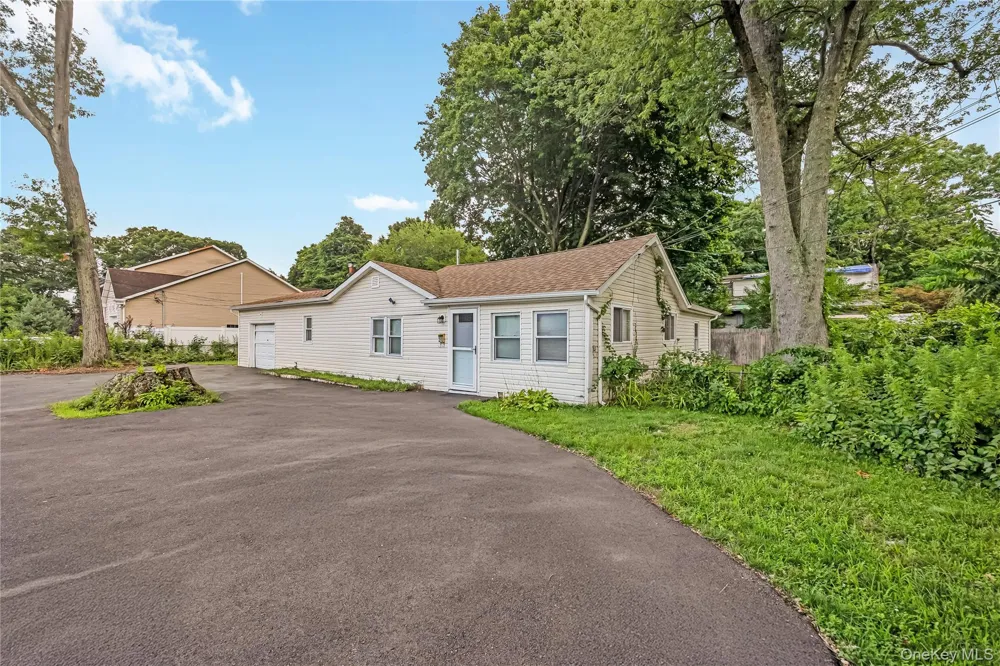 20 Buchanan Avenue Wheatley Heights, NY 11798