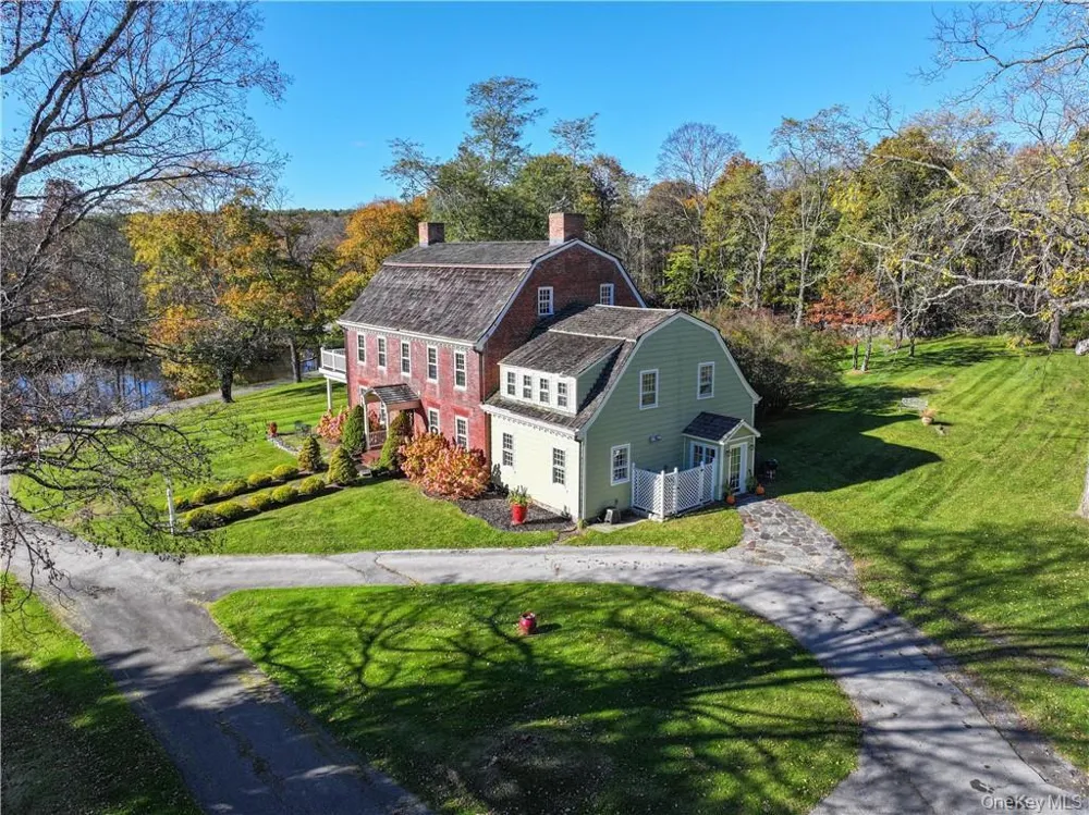 11 Brown Road Pleasant Valley, NY 12569