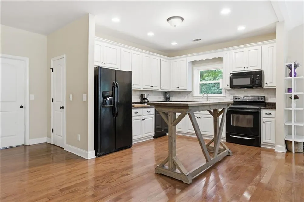 16 Allatoona Woods Trail SE Acworth, GA 30102