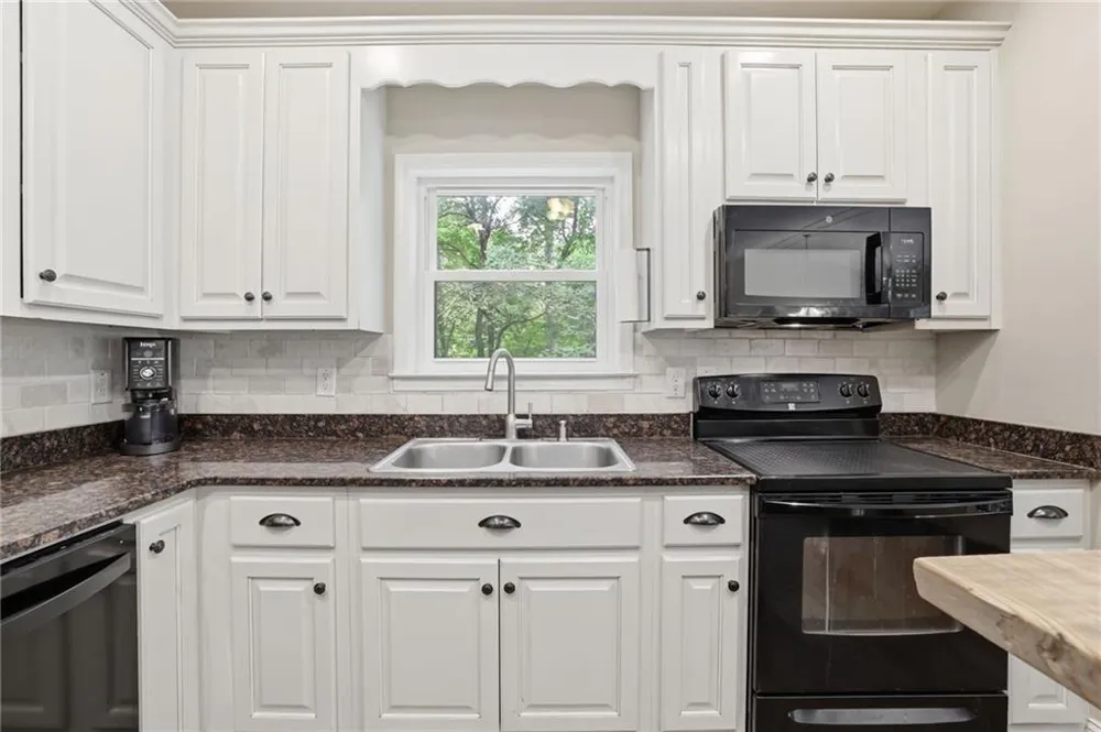 16 Allatoona Woods Trail SE Acworth, GA 30102