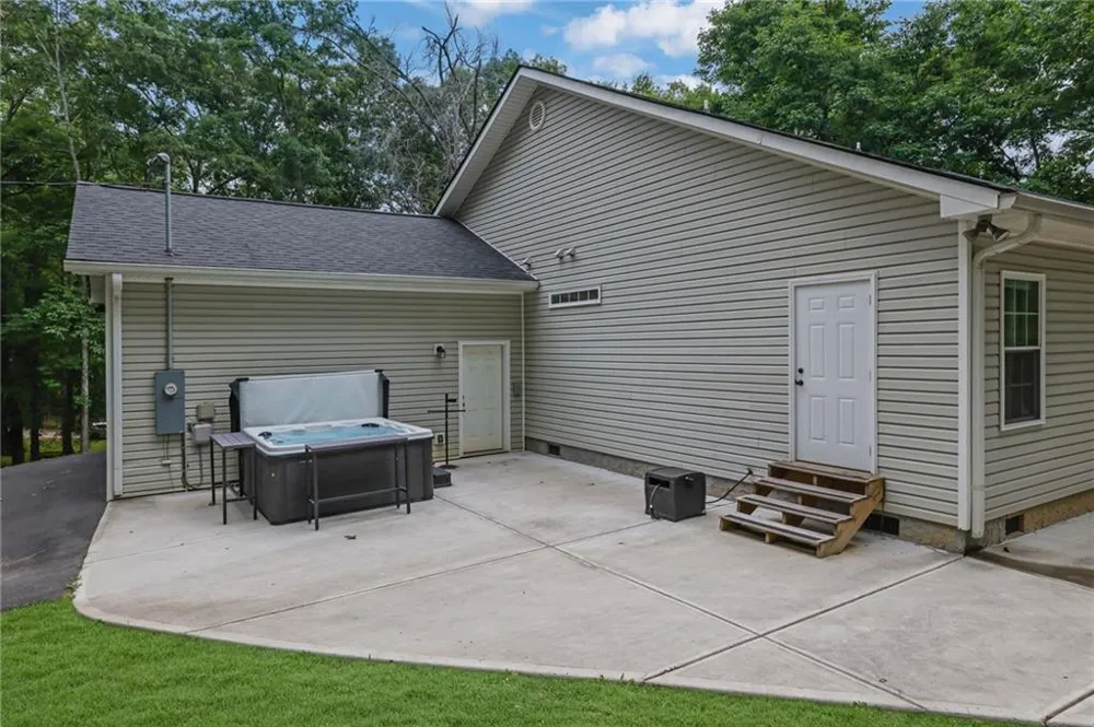 16 Allatoona Woods Trail SE Acworth, GA 30102
