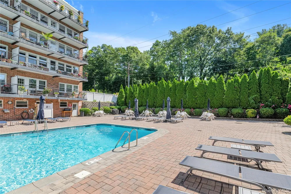 32 Pearsall Avenue #3F Glen Cove, NY 11542