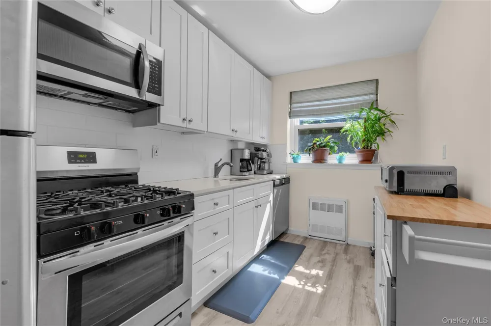 32 Pearsall Avenue #3F Glen Cove, NY 11542
