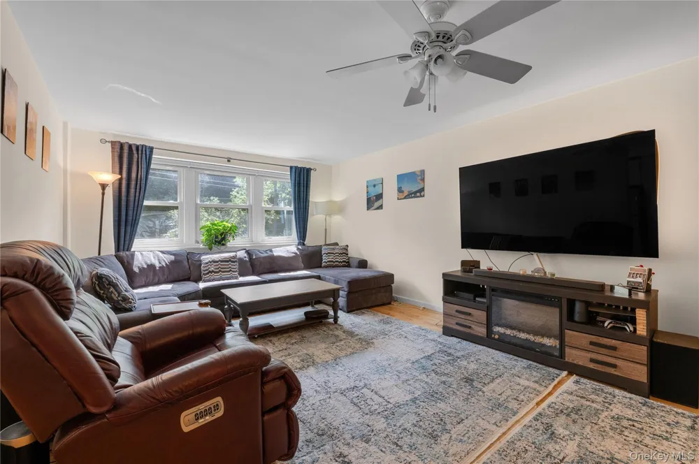 32 Pearsall Avenue #3F Glen Cove, NY 11542