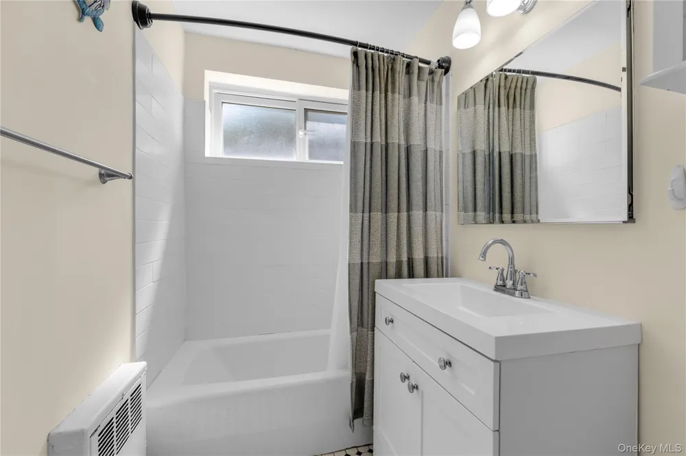 32 Pearsall Avenue #3F Glen Cove, NY 11542