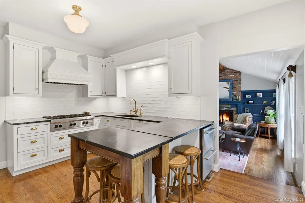 32 Timberline Drive Huntington, NY 11743