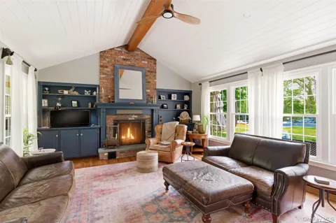 32 Timberline Drive