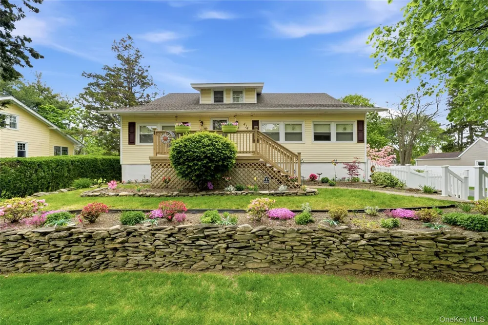 414 Potter Boulevard Brightwaters, NY 11718