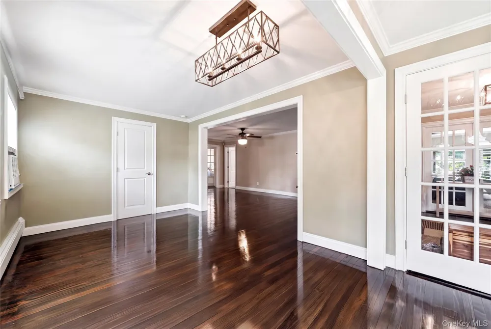 414 Potter Boulevard Brightwaters, NY 11718