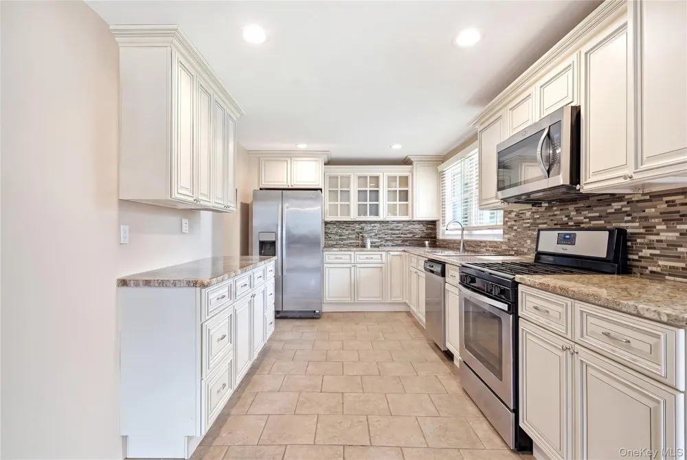 414 Potter Boulevard Brightwaters, NY 11718