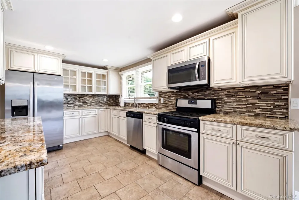 414 Potter Boulevard Brightwaters, NY 11718