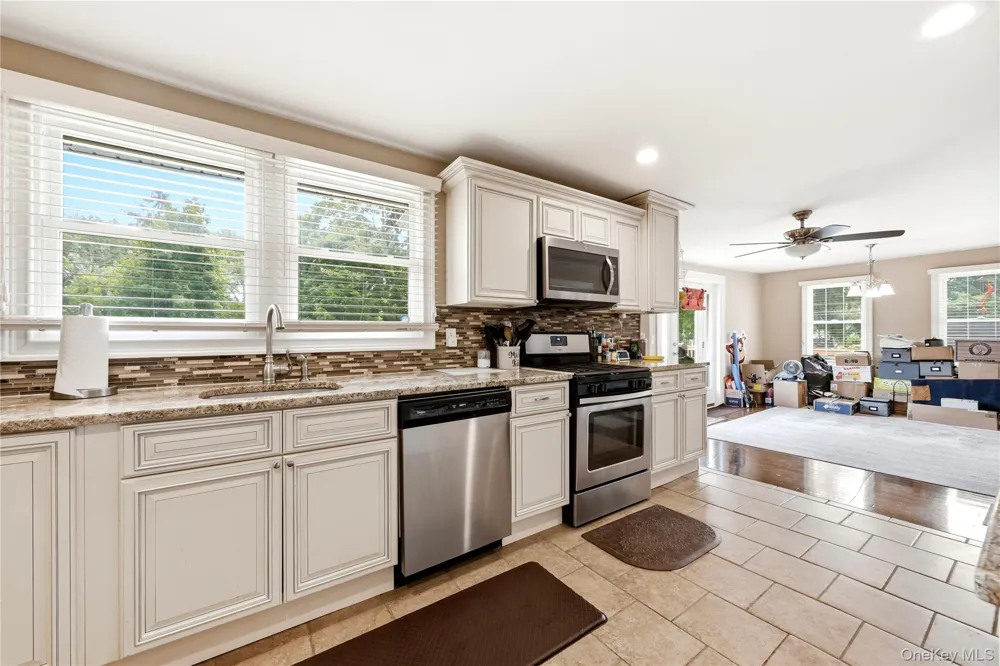 414 Potter Boulevard Brightwaters, NY 11718