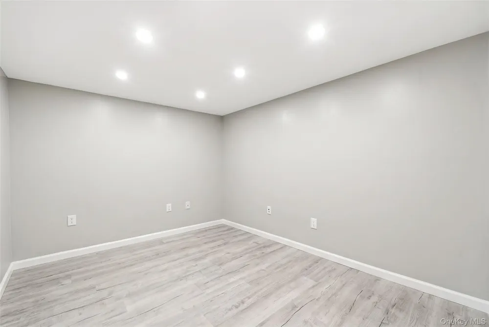 414 Potter Boulevard Brightwaters, NY 11718