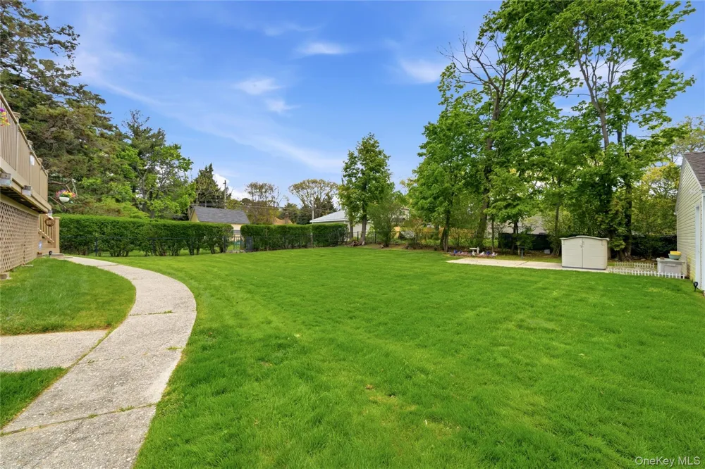 414 Potter Boulevard Brightwaters, NY 11718