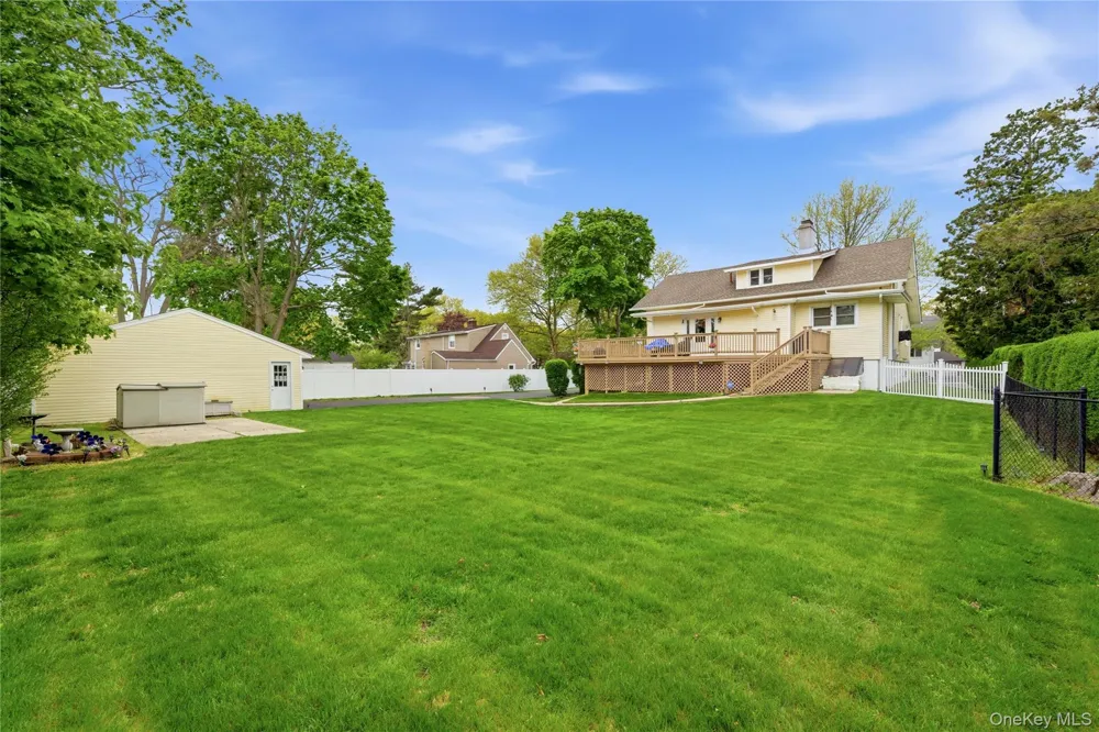 414 Potter Boulevard Brightwaters, NY 11718