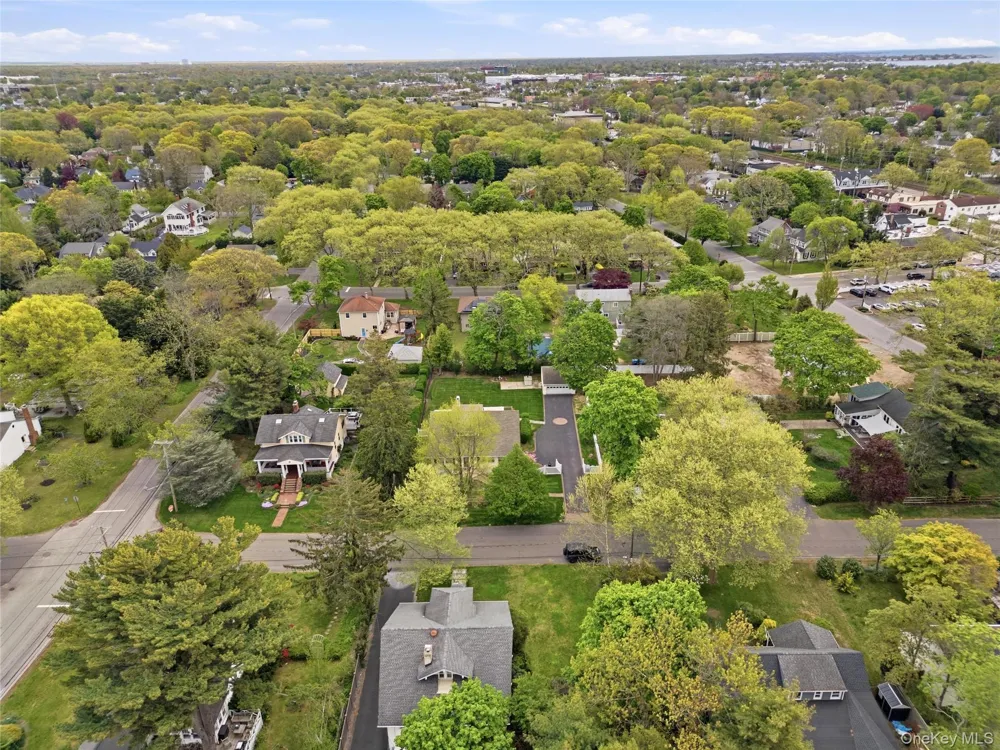414 Potter Boulevard Brightwaters, NY 11718