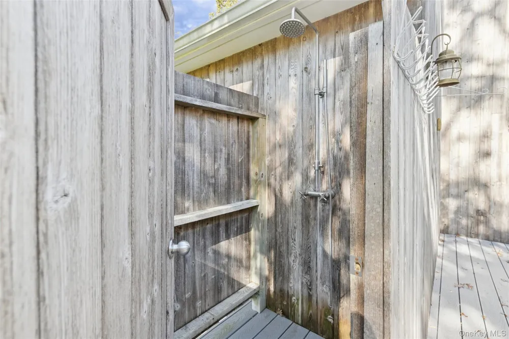 4 Morris Court Westhampton Beach, NY 11978