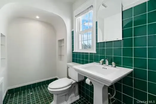 169-56 24 AVENUE Whitestone, NY 11357