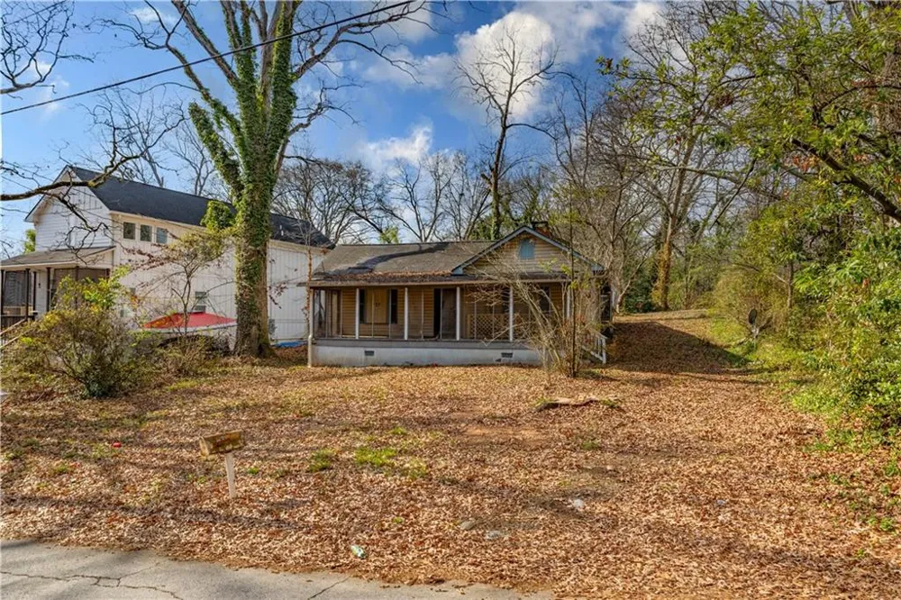 2965 Pearl Street East Point, GA 30344