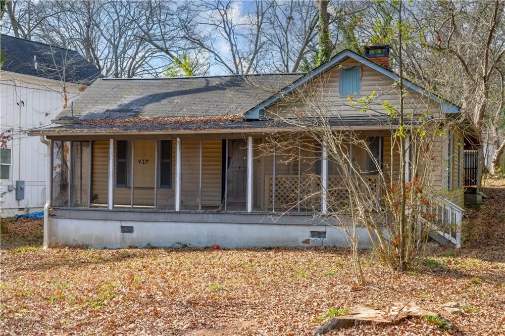 2965 Pearl Street East Point, GA 30344