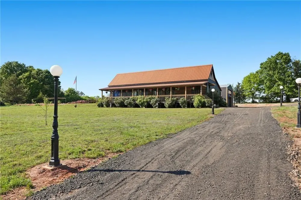 8346 Highway 98 W Commerce, GA 30530