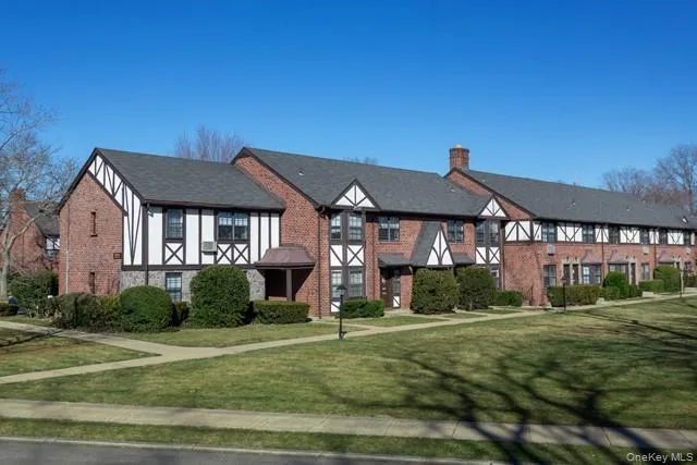 1729 August Road #1729 North Babylon, NY 11703