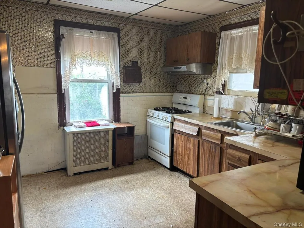 225-24 105th Avenue Queens Village, NY 11429