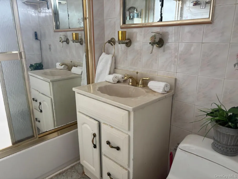 225-24 105th Avenue Queens Village, NY 11429