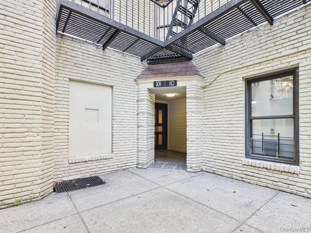 21-37 33rd street #3D Astoria, NY 11105