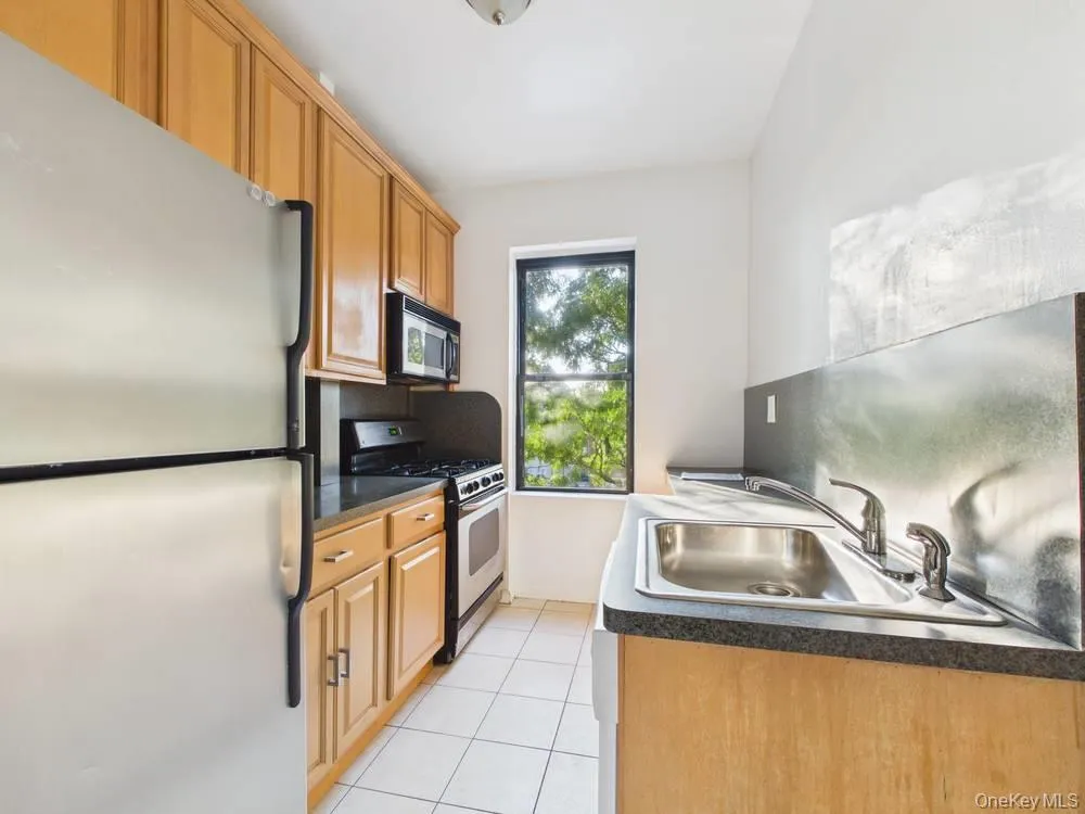 21-37 33rd street #3D Astoria, NY 11105