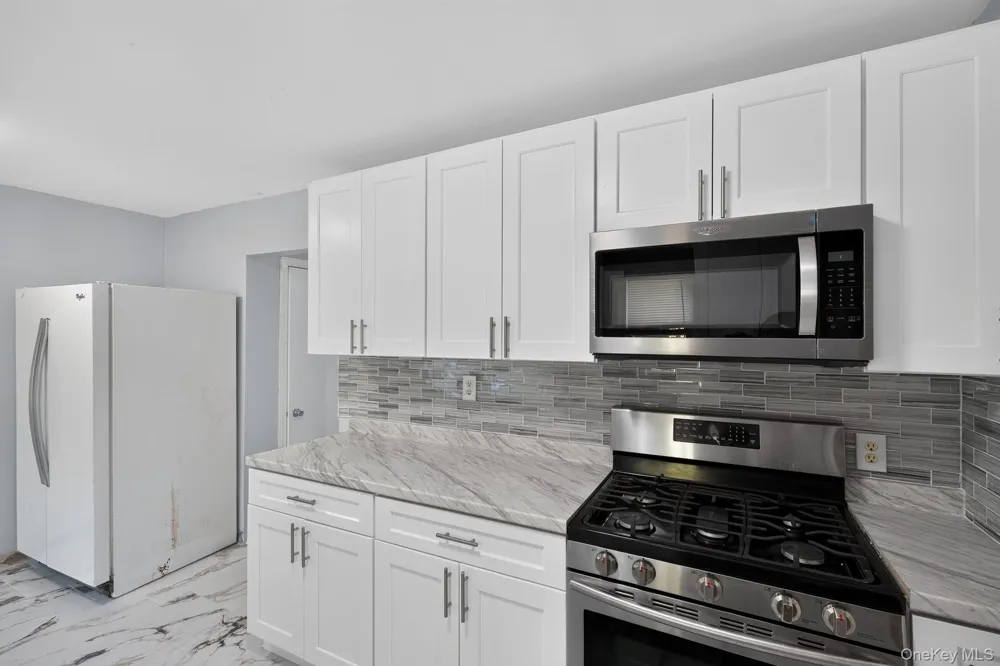 3 Hickory Place Bay Shore, NY 11706