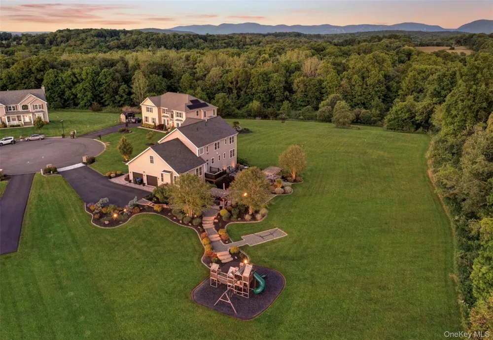 27 Wild Turkey Lane Rock Tavern, NY 12575