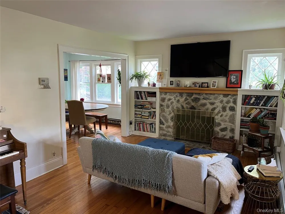 25 Willow Avenue Huntington, NY 11743