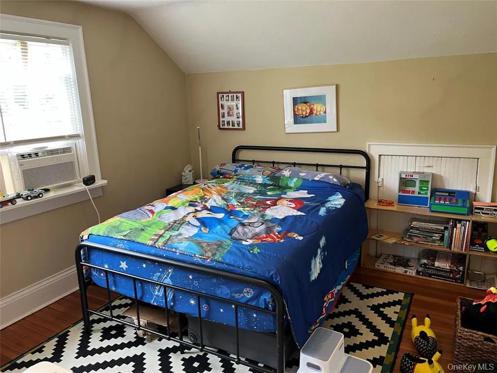 25 Willow Avenue Huntington, NY 11743