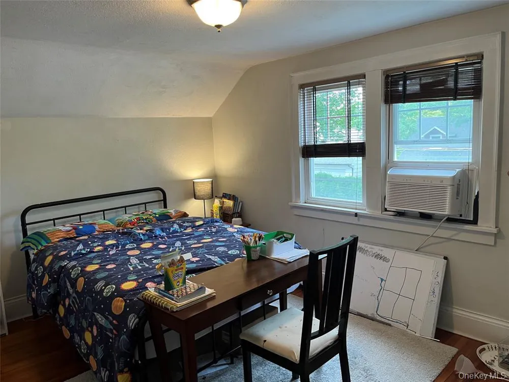 25 Willow Avenue Huntington, NY 11743